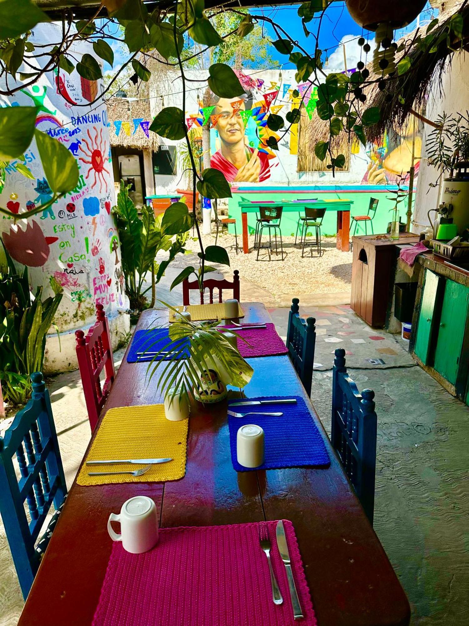 Guacamayas Hostel And Social Laundry Valladolid  Bagian luar foto