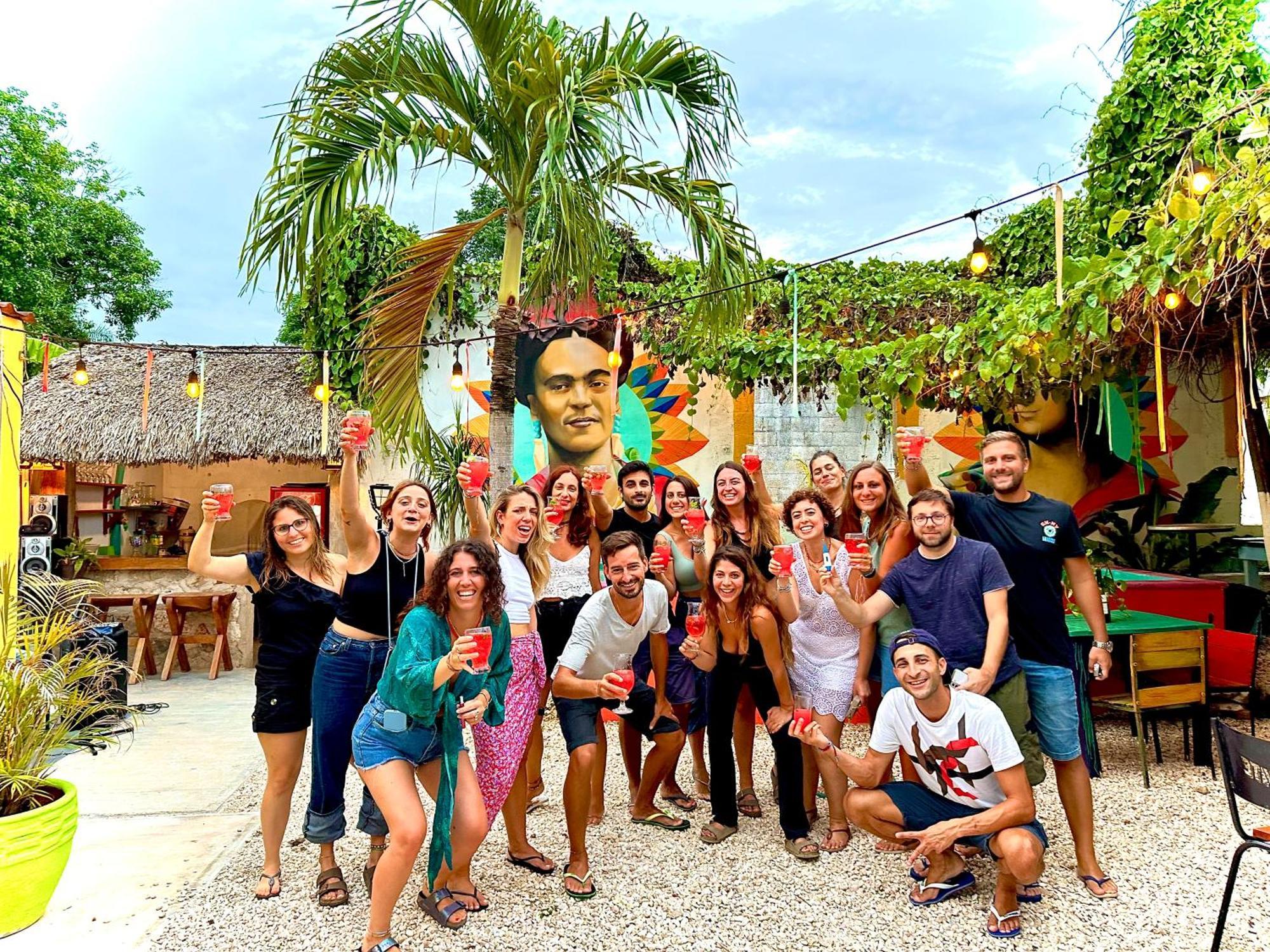 Guacamayas Hostel And Social Laundry Valladolid  Bagian luar foto